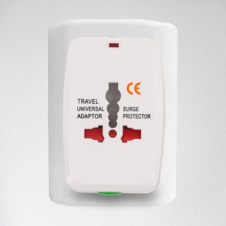 Adaptador Universal de Tomada Com Entrada USB