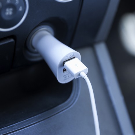 Carregador Veicular Para Celular Com Duplo USB